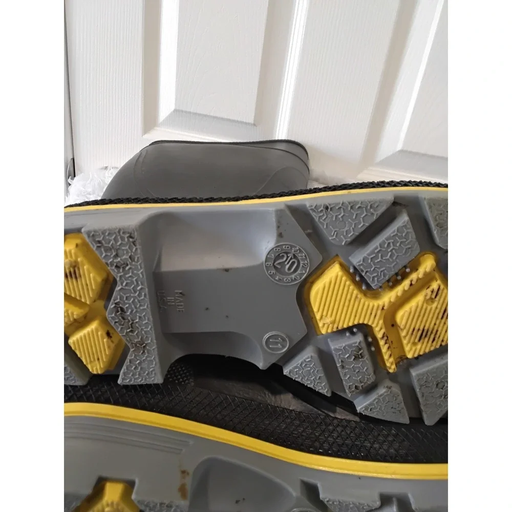 Servis by Honeywell ASTM F241311 M I75 C75 Black Rubber Steel Toe Work Boots‎